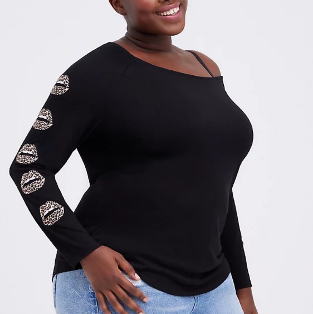 Torrid Off Shoulder Leopard Lips Tee 3X